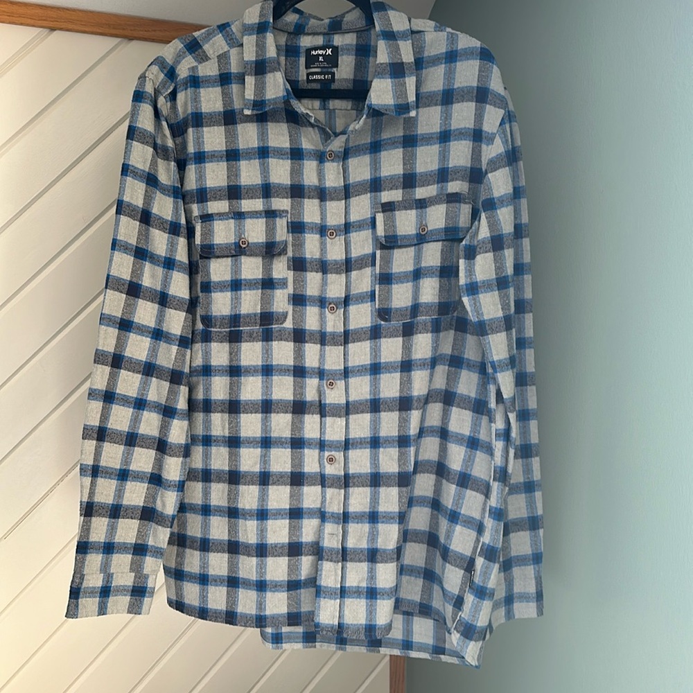 Iike new men’s lightweight plaid flannel shirt. Size X-Large